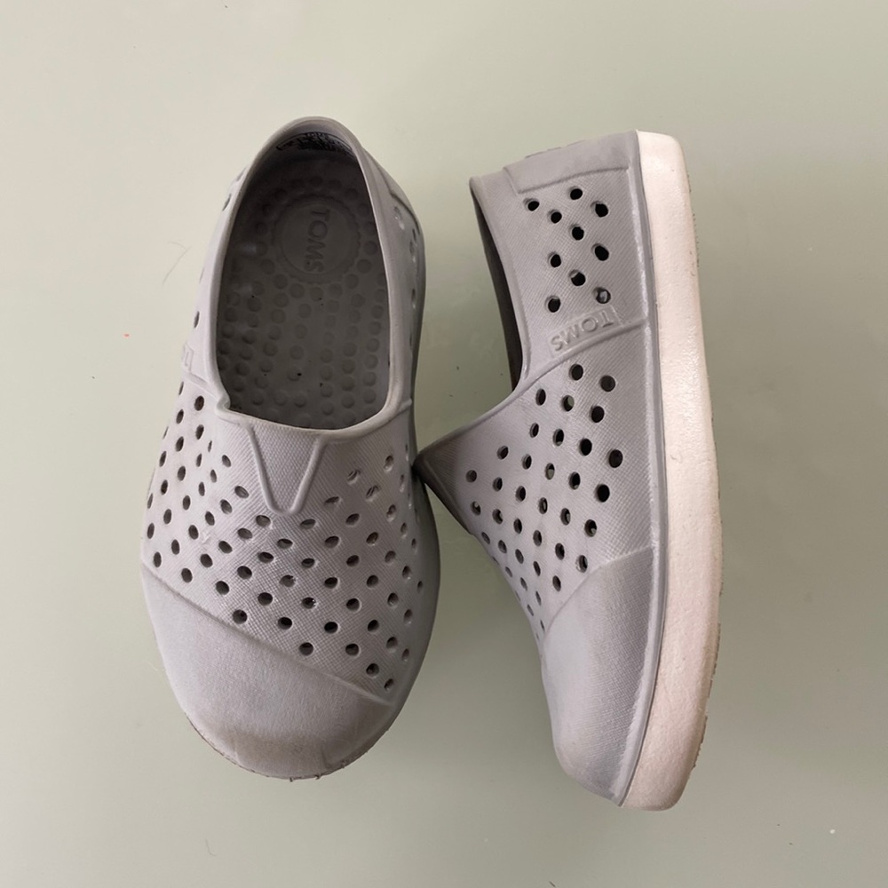 Toddler Size 6 Rubber Toms